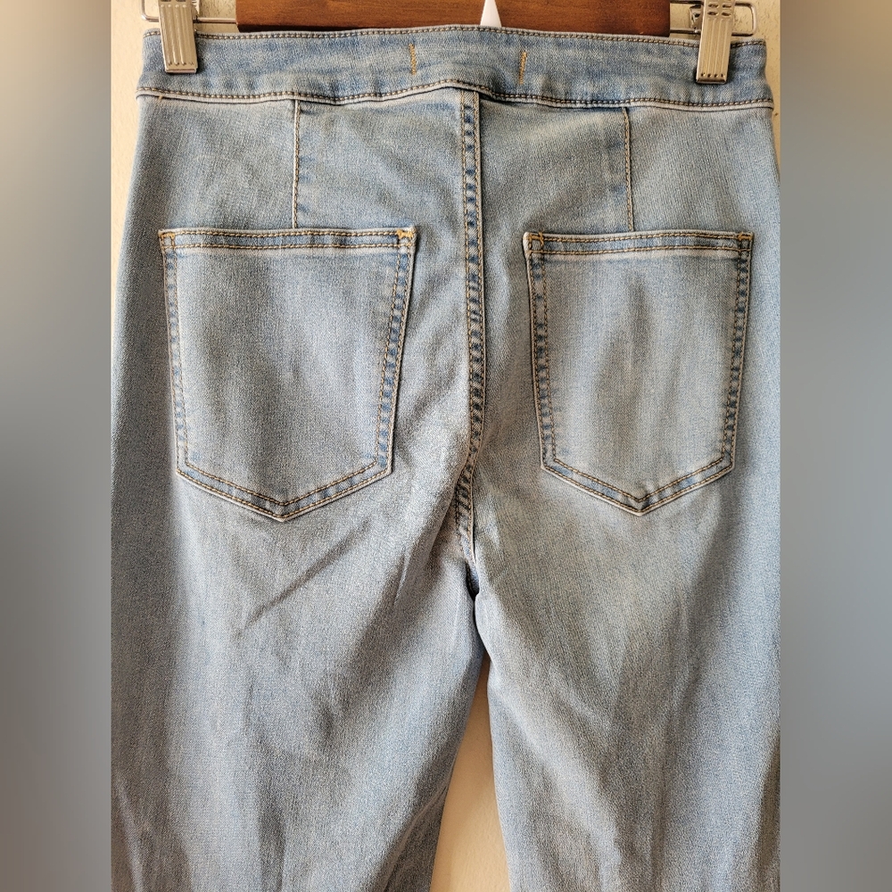 Free People Light Wash Flare Jeans short length - Picture 9 of 11